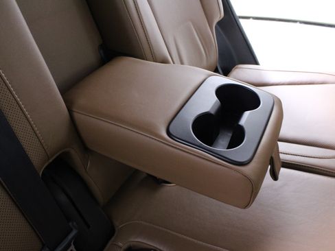 Used 2017 Toyota Highlander Limited image 16