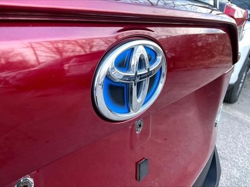 Used 2019 Toyota RAV4 LE w/ Carpet Mat Package image 29