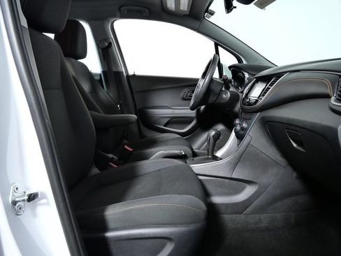 Used 2017 Chevrolet Trax LS AWD/4WD image 11