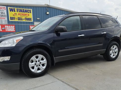 Used 2011 Chevrolet Traverse LS image 1