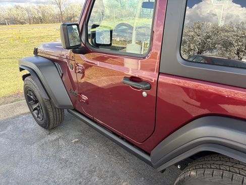 Used 2021 Jeep Wrangler Sport S image 9