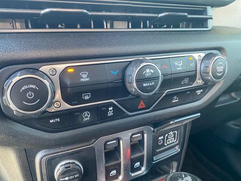 Used 2025 Jeep Wrangler Sport AWD/4WD image 16