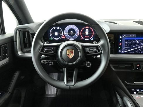 Used 2025 Porsche Cayenne image 28