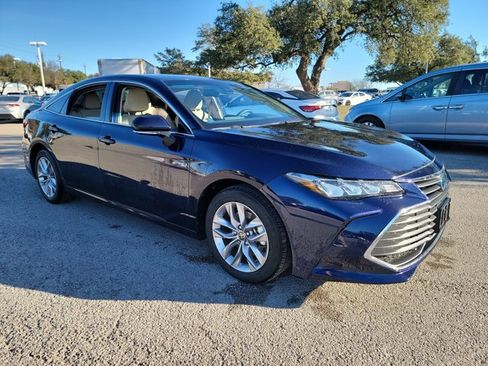 Used 2021 Toyota Avalon XLE image 3