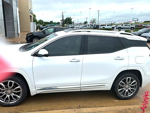 Used 2023 GMC Terrain Denali image 4