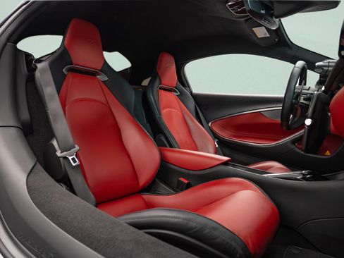 Used 2023 McLaren Artura RWD image 10