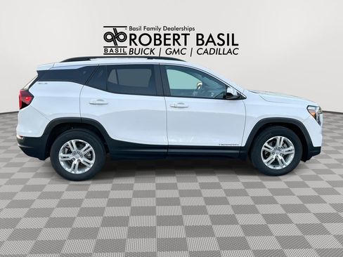 Used 2024 GMC Terrain SLE w/ Driver Convenience Package FWD image 9