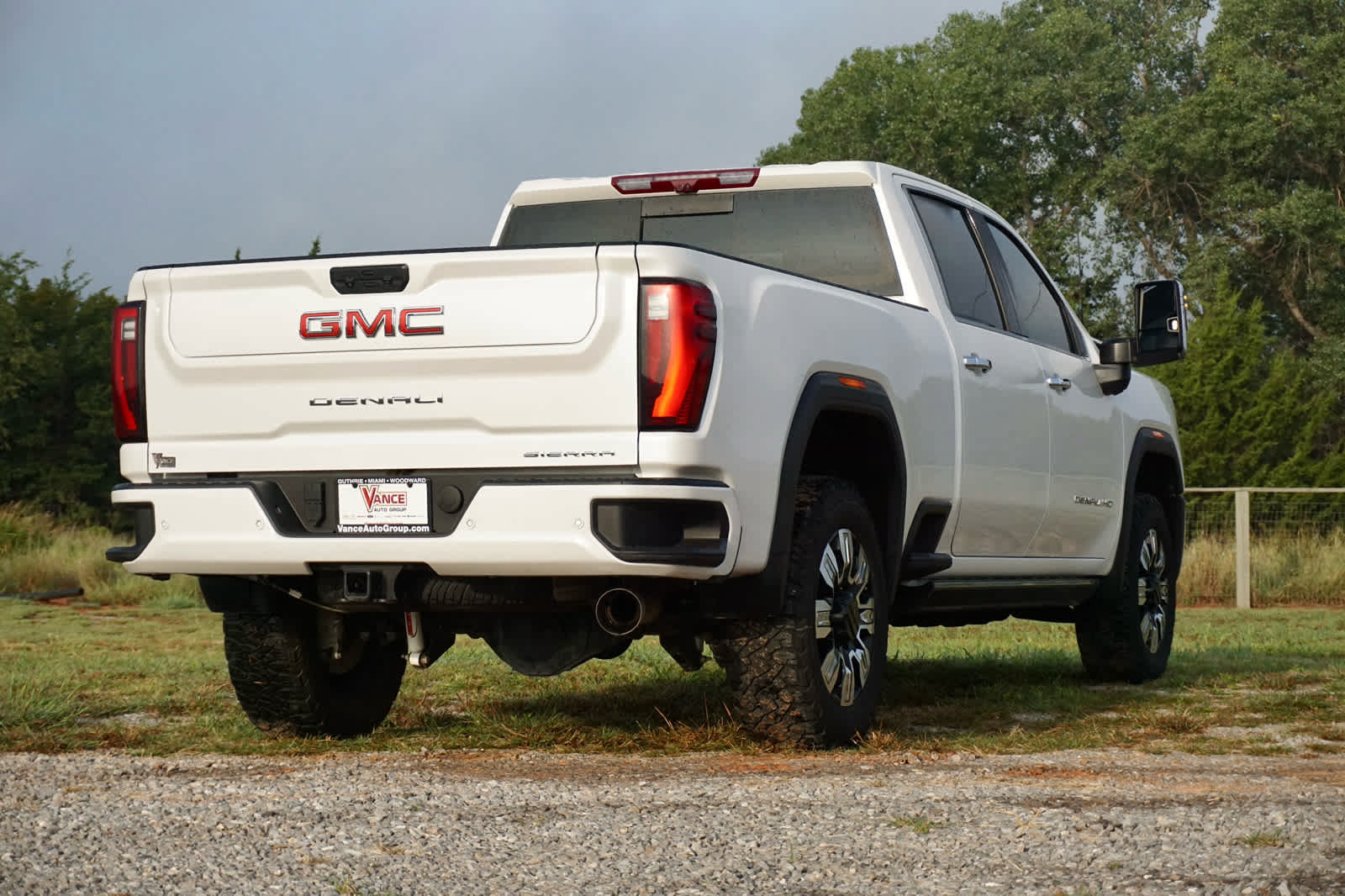 Used 2025 GMC Sierra 2500 Denali w/ Denali Reserve Package AWD/4WD image 5