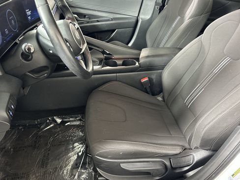 Used 2025 Hyundai Elantra SEL FWD image 22