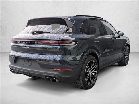 Used 2024 Porsche Cayenne AWD/4WD image 5