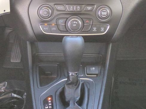 Used 2021 Jeep Cherokee Latitude FWD image 20
