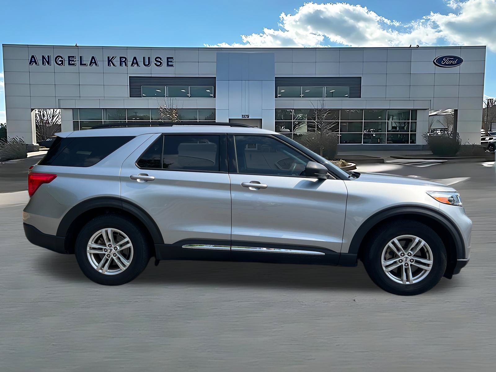 Used 2022 Ford Explorer XLT RWD image 9