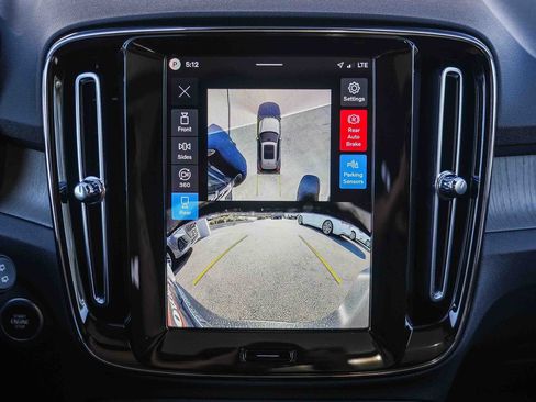 Used 2026 Volvo XC40 B5 Plus AWD/4WD image 26