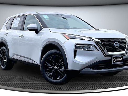 Used 2023 Nissan Rogue SV image 1