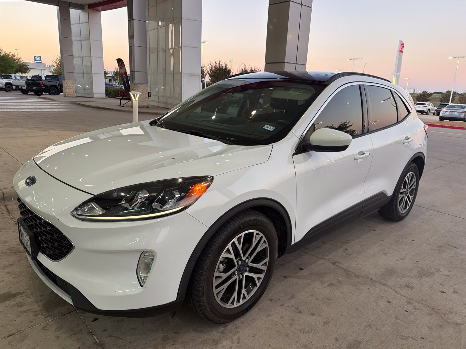 Used 2020 Ford Escape SEL FWD image 1