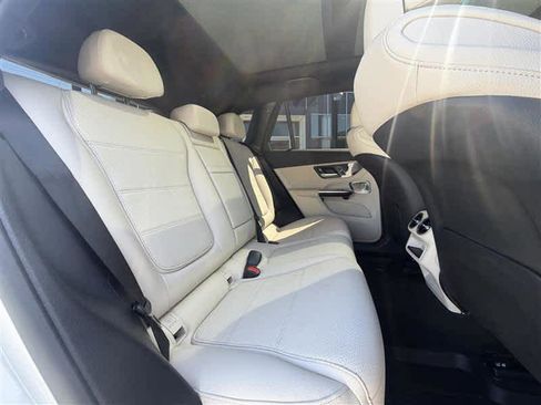 Used 2025 Mercedes-Benz GLC 350e 4MATIC image 9
