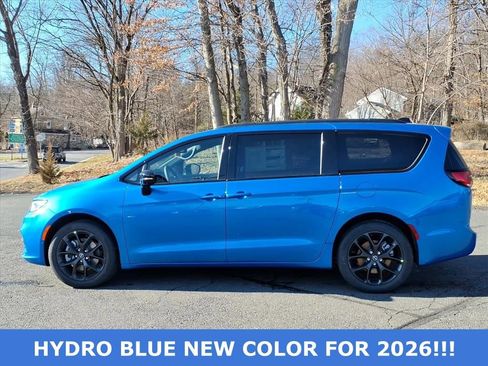 New 2026 Chrysler Pacifica Select w/ S Appearance Package image 4