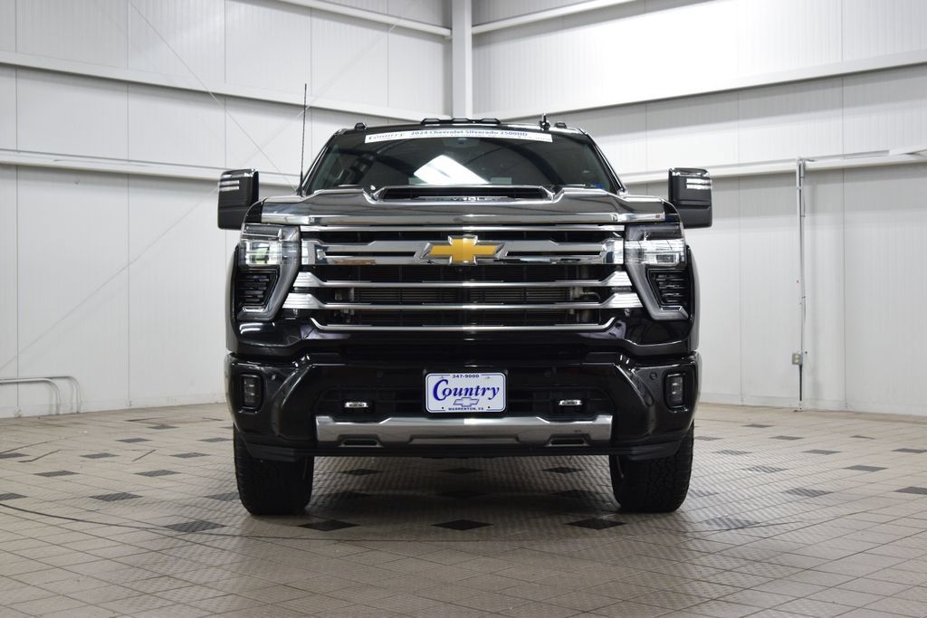 Used 2024 Chevrolet Silverado 2500 High Country w/ Technology Package AWD/4WD image 2