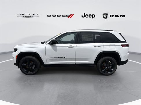 New 2025 Jeep Grand Cherokee Altitude image 6