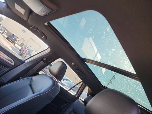 Used 2020 Volkswagen Atlas Cross Sport SEL image 22