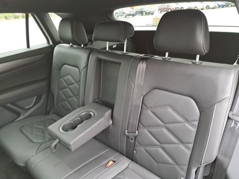 New 2026 Volkswagen Atlas Cross Sport SE image 13
