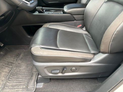 Used 2024 Nissan Pathfinder SL w/ SL Premium Package FWD image 14