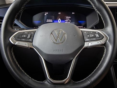Used 2023 Volkswagen Taos SE w/ Panoramic Sunroof Package FWD image 34