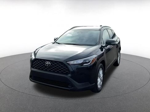 Used 2025 Toyota Corolla Cross LE image 7