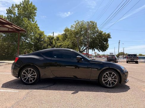 Used 2017 Toyota 86 RWD image 5
