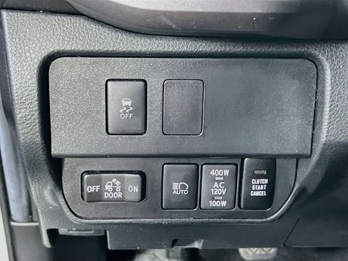 Used 2022 Toyota Tacoma TRD Off-Road w/ TRD Premium Off Road Package AWD/4WD image 10