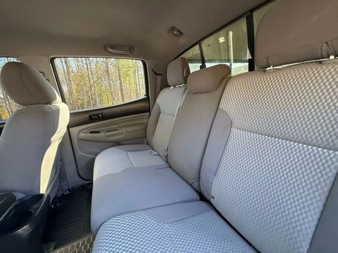 Used 2012 Toyota Tacoma PreRunner w/ SR5 Pkg image 17