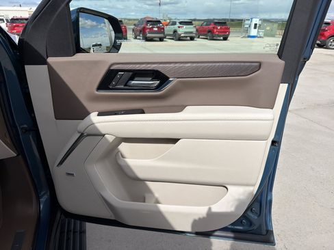 Used 2025 GMC Yukon XL Denali w/ Sun & Power Step Package AWD/4WD image 23