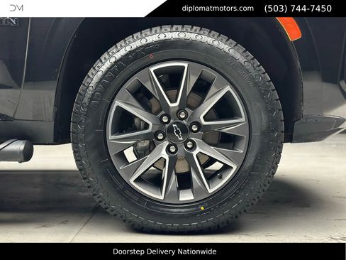 Used 2023 Chevrolet Suburban Z71 image 42