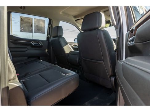 Used 2024 GMC Sierra 1500 SLT image 15
