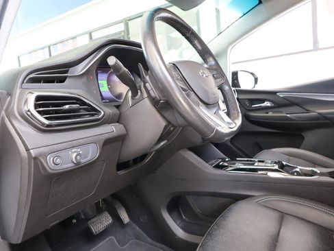 Used 2022 Chevrolet Bolt LT w/ Infotainment Package FWD image 36