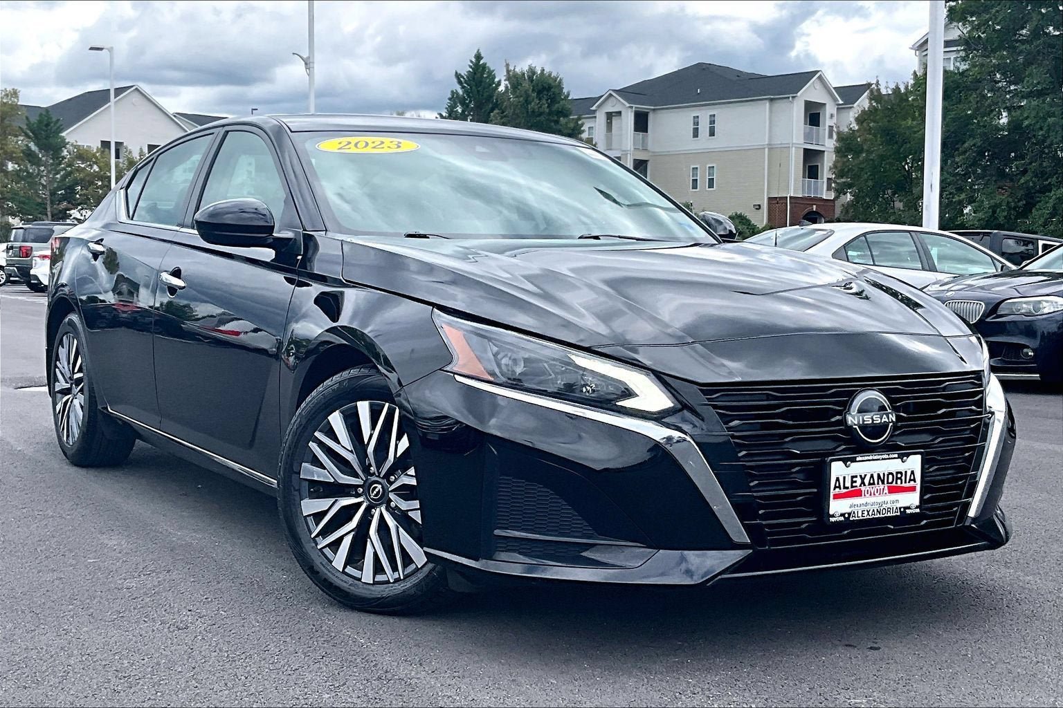 Used 2023 Nissan Altima 2.5 SV w/ SV Premium Package FWD image 2