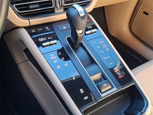 Used 2022 Porsche Macan S image 16