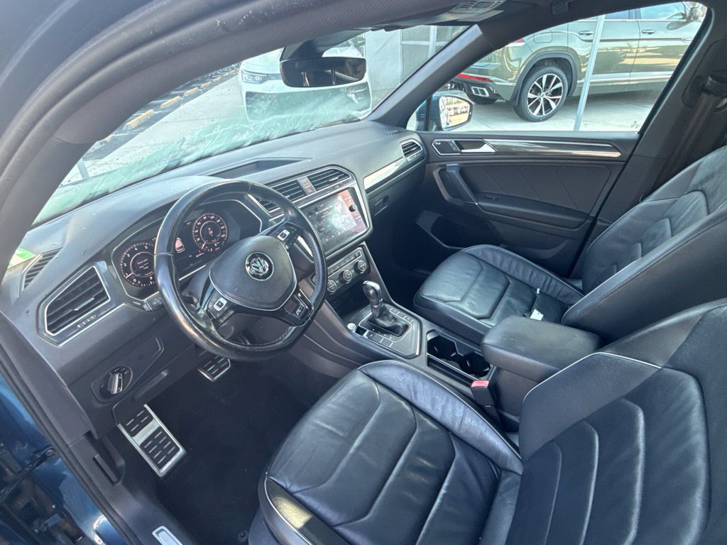 Used 2018 Volkswagen Tiguan SEL Premium w/ R-Line Package FWD image 13