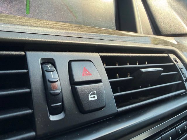 Used 2015 BMW 550i xDrive Sedan AWD/4WD image 25