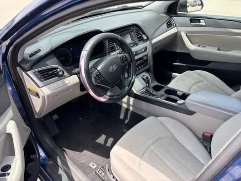 Used 2015 Hyundai Sonata SE w/ Option Group 09 FWD image 9