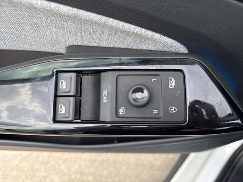 Used 2025 Volkswagen ID.4 Pro RWD image 14