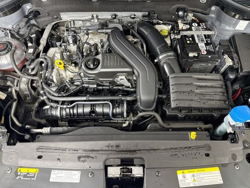 Certified 2023 Volkswagen Taos SE FWD image 28