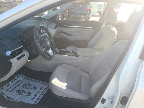 Used 2022 Nissan Altima 2.5 SV w/ SV Premium Package image 16