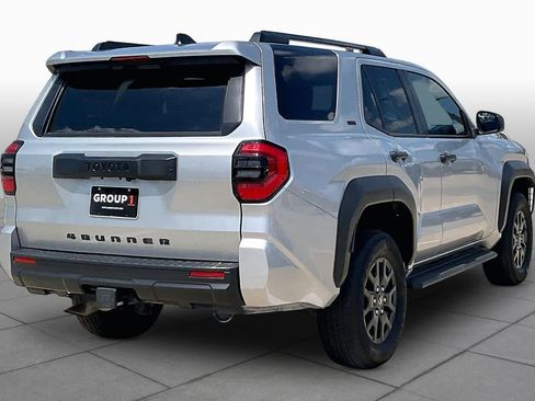 Used 2025 Toyota 4Runner SR5 AWD/4WD image 13