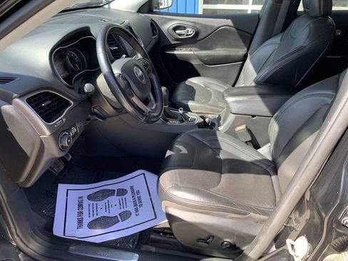 Used 2019 Jeep Cherokee Limited AWD/4WD image 10