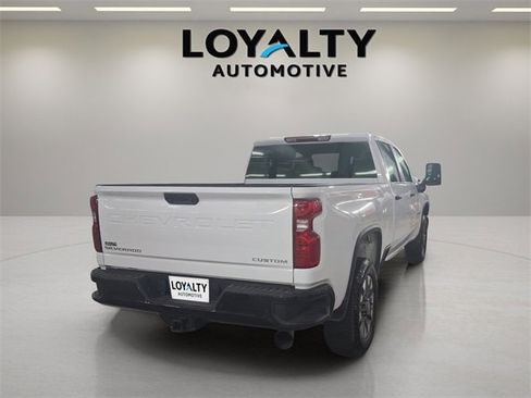 Used 2024 Chevrolet Silverado 2500 Custom w/ Custom Value Package image 4