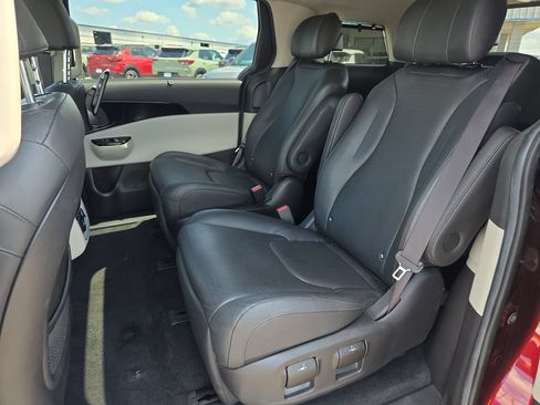 Used 2022 Kia Carnival SX Prestige FWD image 11