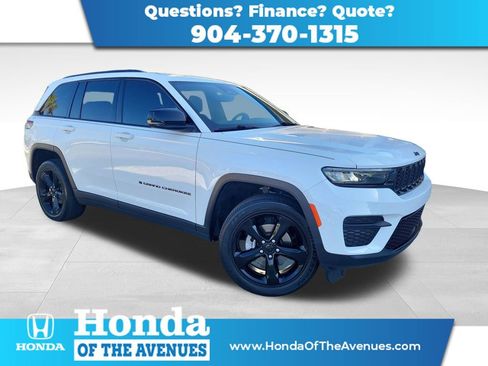 Used 2023 Jeep Grand Cherokee Altitude RWD image 1