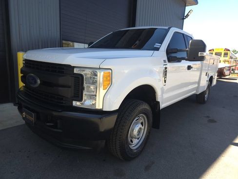 Used 2017 Ford F250 XL w/ Power Equipment Group AWD/4WD image 2