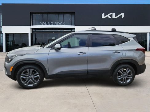 Used 2023 Kia Seltos S w/ Navigation Package FWD image 4